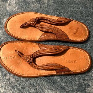 Born Leather Thong Sandals Women's Size 10W